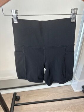 Athleta Salutation High-Waist Black Women’s 5” Active Shorts